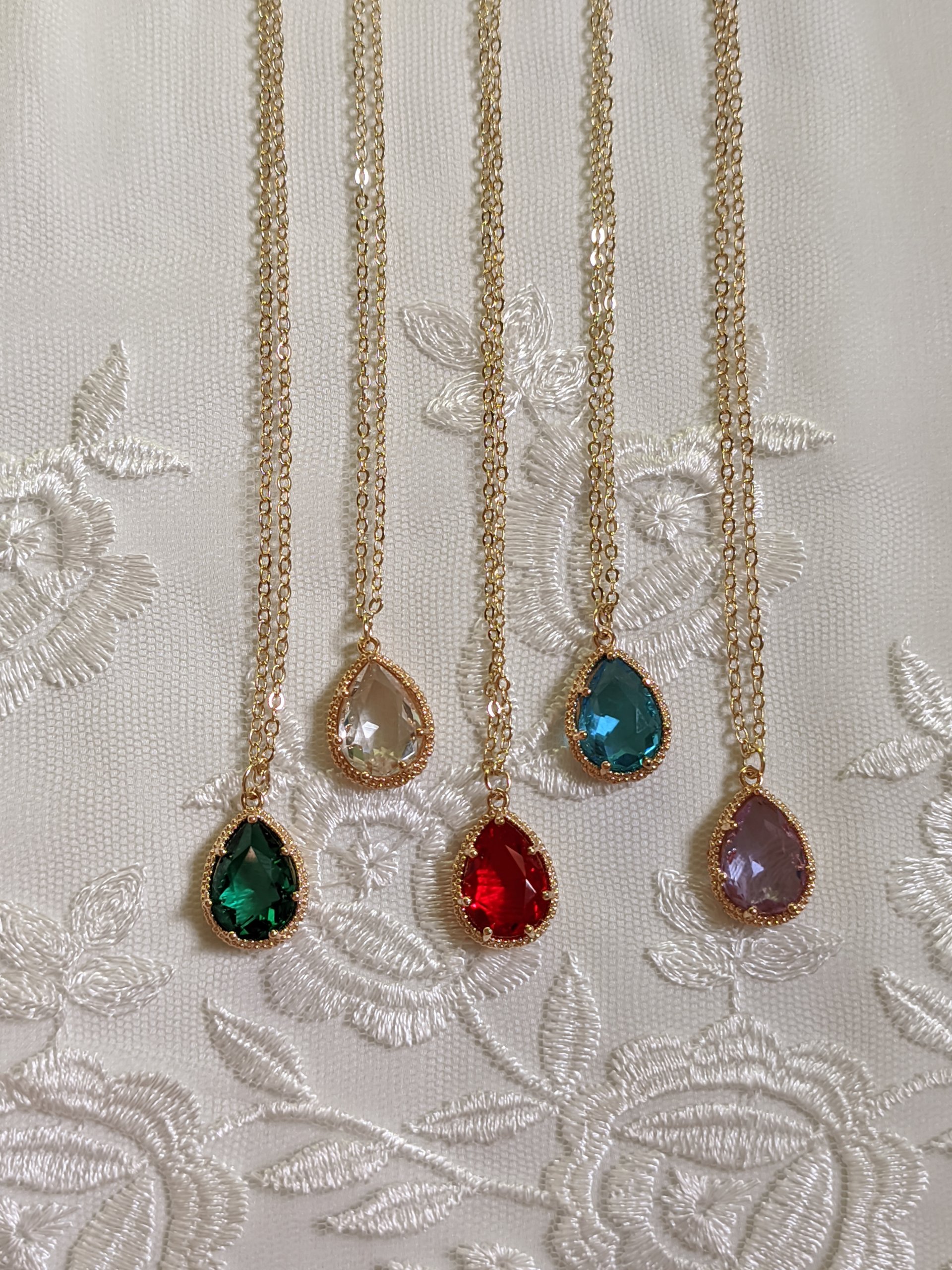 Classic crystals necklaces