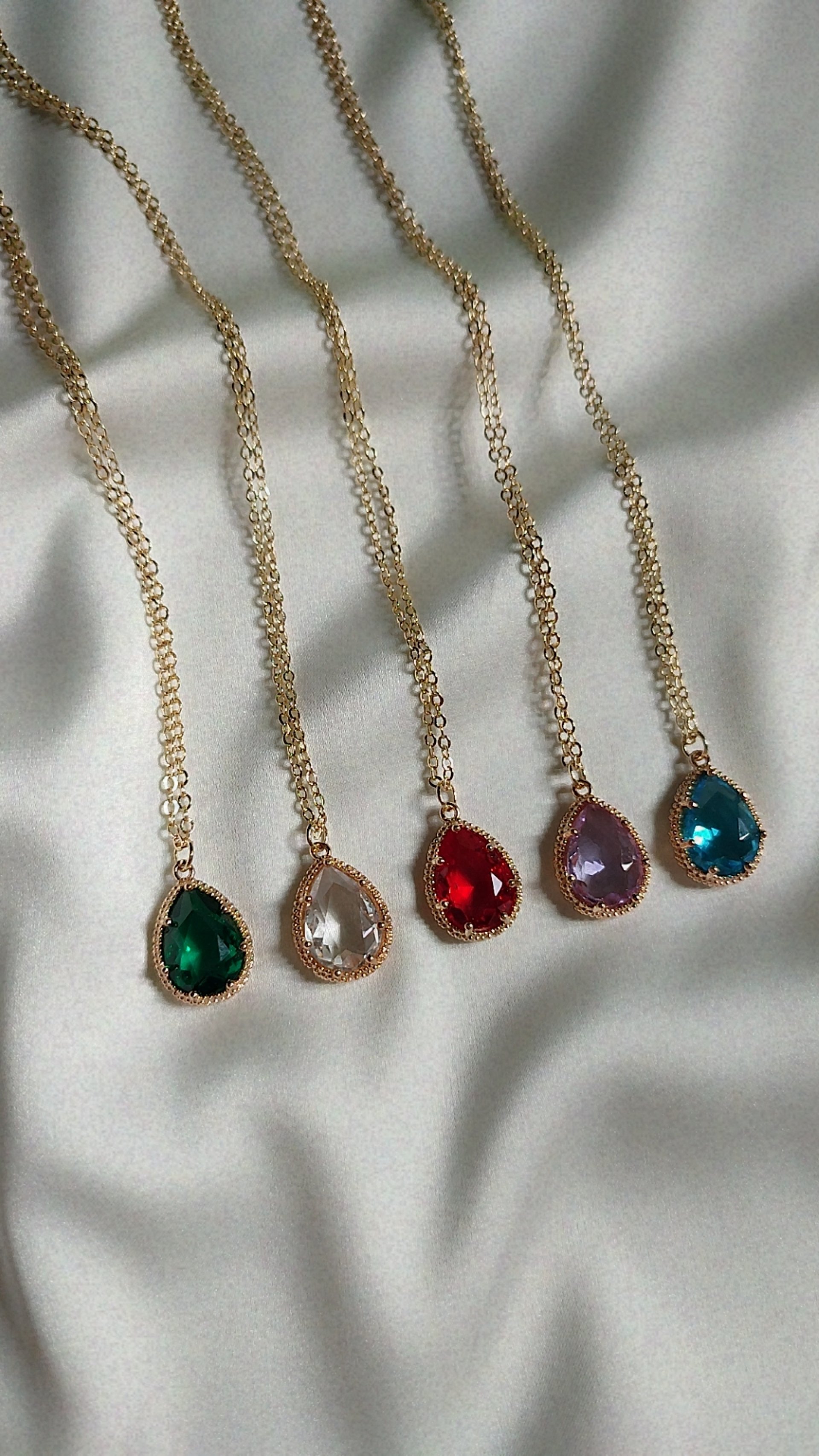 Classic crystals necklaces