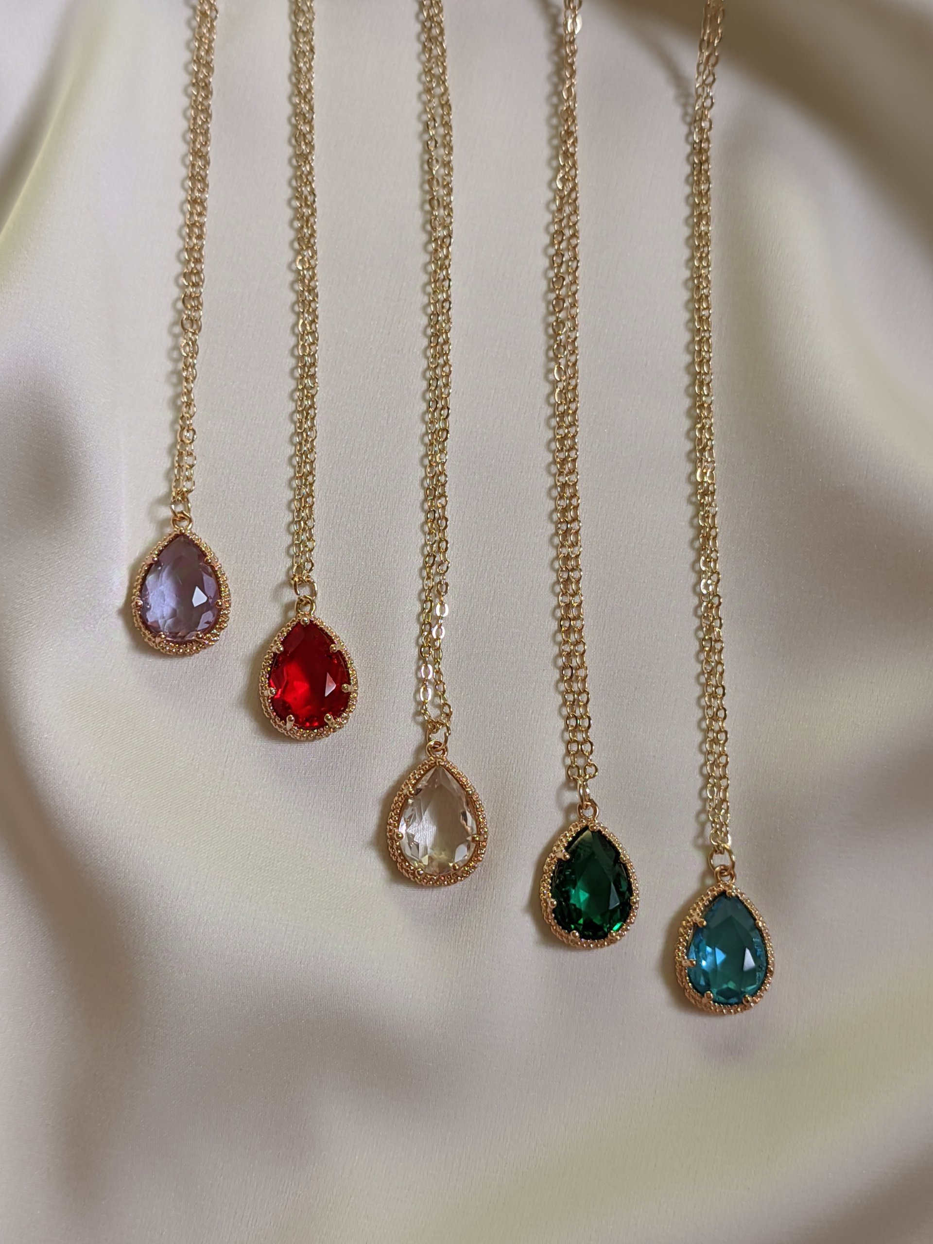 Classic crystals necklaces