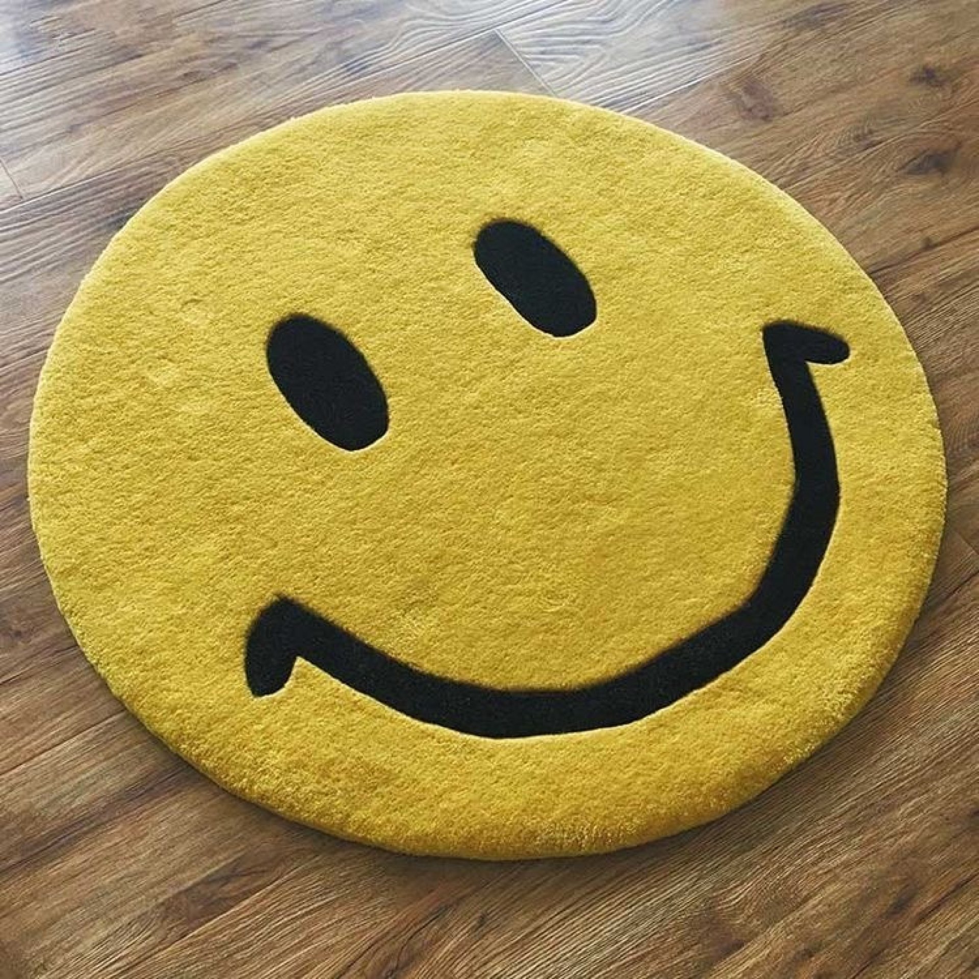 Smile hand tufted rug